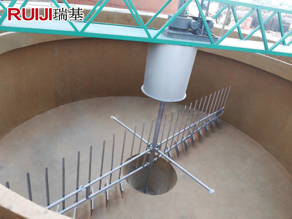 中心傳動(dòng)刮泥機(jī)5